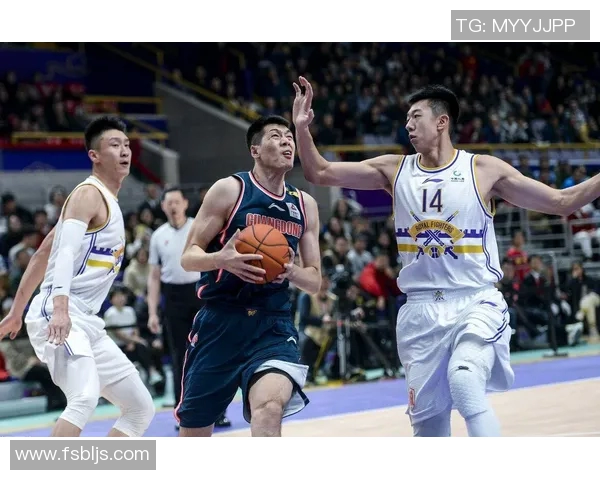 新疆队与广东队激战正酣精彩直播全程回顾与分析尽在这里