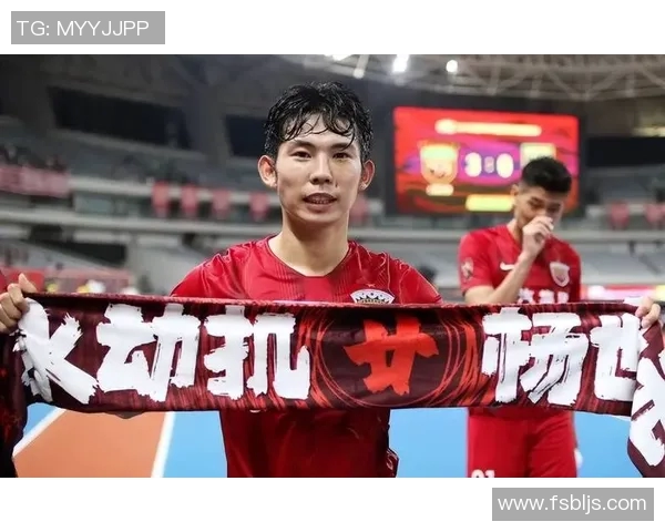 足协杯激战上海上港迎战天津队争夺晋级名额精彩对决引发球迷热议 足协杯激战上海上港迎战天津队争夺晋级名额精彩对决引发球迷热议