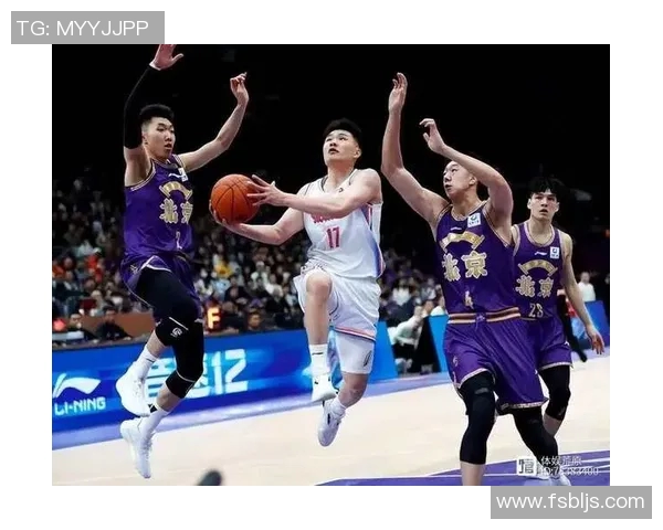 CBA精彩对决辽宁队迎战江苏队双方全力争胜展现篮球魅力 CBA精彩对决辽宁队迎战江苏队双方全力争胜展现篮球魅力